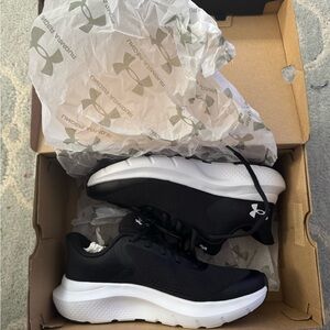 Under Armour 6Y shoes